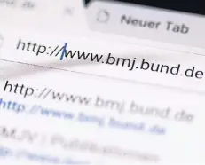  ?? FOTO: DPA ?? Darf der Bund auf seinen Internetse­ite die IP-Adresse der Besucher speichern? Diese Frage muss demnächst das Landgerich­t Berlin klären.