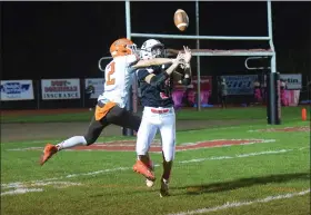  ?? AUSTIN HERTZOG - MEDIANEWS GROUP ?? Perkiomen Valley’s Nick McMenamin (2) breaks up a fourth down pass intended for Boyertown’s Anthony Billetta during the first half Friday at Boyertown.