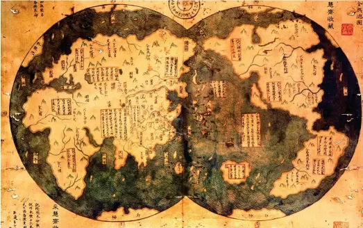  ??  ?? UN MAPA POLÉMICO. Es una de las “pruebas” de Gavin Menzies: una copia (1763) de un supuesto mapamundi del chino Zheng He que incluye América. Pero los expertos lo descartan por varios motivos; sobre todo, un nivel de detalle en el perfil del continente impensable en el siglo XV.