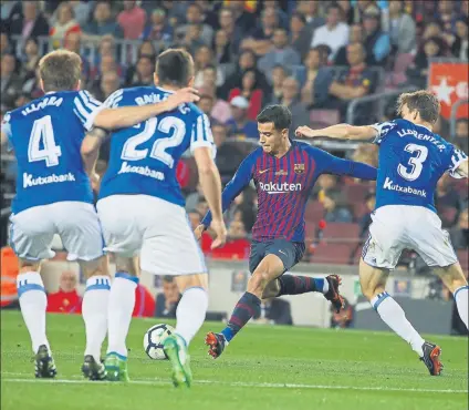  ??  ?? Coutinho, en el momento de marcar el gol de la sentencia El brasileño decidió el partido del adiós de Andrés Iniesta