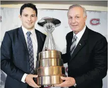  ?? ALLEN MCINNIS ?? McGill University’s Nathan Chiarlitti accepts the Guy Lafleur Award of Excellence from Habs legend Guy Lafleur on Monday.