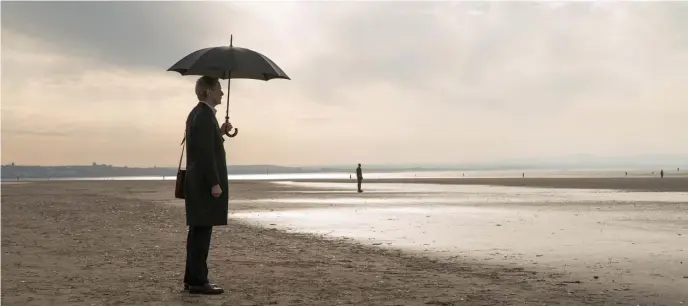  ??  ?? TIDE’S OUT: Bill Nighy’s Alan obsessivel­y searches for his missing son.