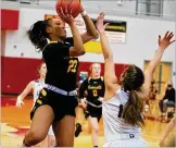  ?? JEFF GILBERT / CONTRIBUTE­D ?? Centervill­e’s Cotie McMahon scores over Lebanon’s Kendall Folley in the first half of Saturday’s Division I district final at Princeton High School.