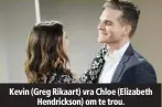  ??  ?? Kevin (Greg Rikaart) vra Chloe (Elizabeth Hendrickso­n) om te trou.