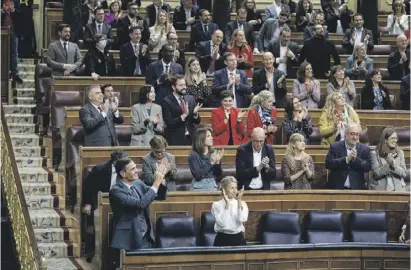  ?? Foto: dpa ?? Das Parlament verabschie­det den Haushalt.