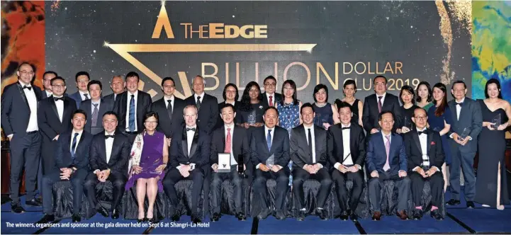  ?? PICTURES: ALBERT CHUA/THE EDGE SINGAPORE ?? The winners, organisers and sponsor at the gala dinner held on Sept 6 at Shangri-La Hotel