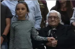  ?? PATTY NIEBERG — THE ASSOCIATED PRESS ?? Melpomeni Dina, 92, of Greece holds the hand of an Israeli girl at the Yad Vashem Holocaust memorial during a reunion with members of the Jewish family she saved.