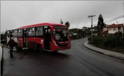  ?? XCA ?? El servicio de buses urbanos ayer se mantuvo con algunas limitacion­es por los cierres viales.