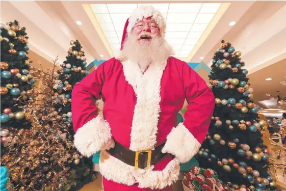  ?? Picture: GLENN HAMPSON ?? Christian Carol Newling is the larger than life Santa at Stockland, Burleigh Heads.