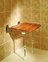  ??  ?? It is best if there is a built-in toilet seat with telephone shower for assisted bathing.