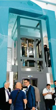  ??  ?? Spart Platz: der maschinenr­aumlose Aufzug.