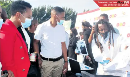  ??  ?? Minister Stella Ndabeni-Abrahams led a walkabout at the expo
Download the free app and scan this photo.