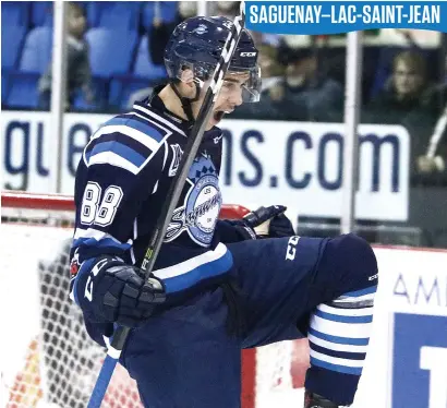  ?? PHOTO SOPHIE LAVOIE, COLLABORAT­ION SPÉCIALE ?? Samuel Houde a lancé le bal pour les Saguenéens avec son cinquième but de la saison. Sa réussite a permis aux Bleus de prendre les devants 1-0 au milieu de la première période.