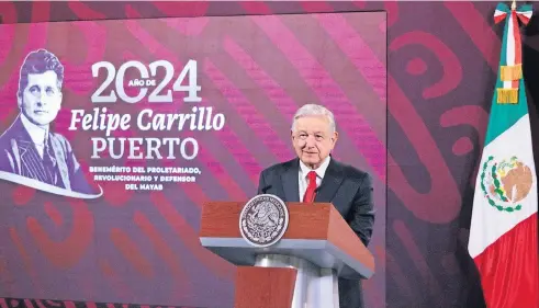  ?? ?? El presidente López Obrador celebró que el INE no haya prohibido sus conferenci­as de prensa matutinas, como lo solicitó la candidata de oposición, Xóchitl Gálvez.