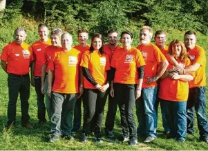  ??  ?? Die Mitarbeite­r von REMA sind ein eingespiel­tes Team – auch beim Soccergolf, wie hier bei der Feier zum 20. Firmenjubi­läum.