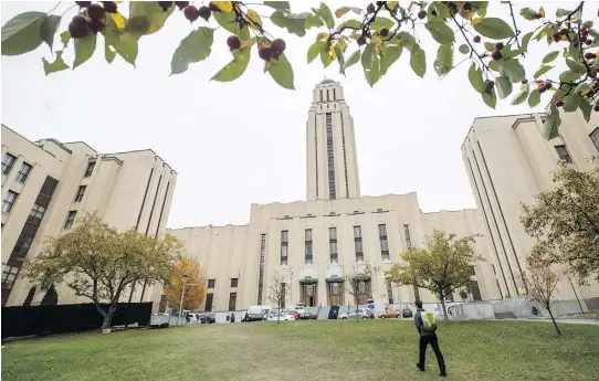  ?? DARIO AYALA/FILES ?? Guy Lefebvre, vice-rector of internatio­nal relations at Université de Montréal, says employabil­ity is a major factor in the rise in anglophone­s studying at the school.