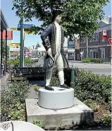  ??  ?? Neither Marton residents nor local iwi want the town’s James Cook statue removed, says mayor Andy Watson.