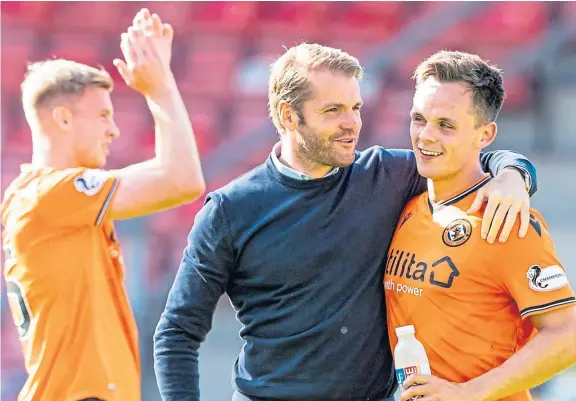  ?? Group. Pictures: SNS ?? Clockwise, from above: United boss Robbie Neilson with Lawrence Shankland after the Tangerines’ 2-0 win at Dunfermlin­e extended their impressive start to the season; Dundee’s Kane Hemmings, who dismissed concerns over the possibilit­y of a seven-point gap at the top of the table; Tommy Wright, who was lifted by the performanc­e of his St Johnstone team in the draw with Hibs at the weekend; Stephen Aitken, a strong contender for the vacant Brechin City job.