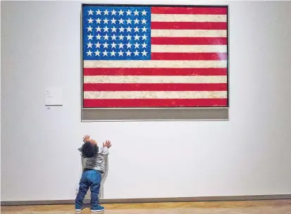  ??  ?? Die US-amerikanis­che Museumslan­dschaft befindet sich seit der Pandemie in einer Zäsur, die irreversib­le Folgen haben könnte. Hier Jasper Johns’ ikonisches Bild „Flag“.