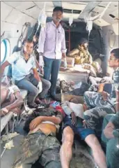  ?? ARABINDA MAHAPATRA/HT PHOTO ?? The CRPF jawans injured in the attack being air-lifted in a chopper.