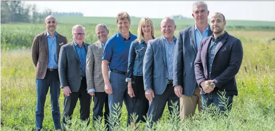  ?? DON MOLYNEAUX ?? Standing on the Dawson’s Landing land, representi­ng the builder group. from left, Tony Trutina of Truman Homes, Bill Bobyk of Sterling Homes, Peter-John Woolf of Broadview Homes, Mike Plumton of NuVista Homes, Wanda Palmer of Trico Homes, Tom Chisholm of Trico Homes, Dave Gladney of Morrison Homes, and Oliver Trutina of Truman Homes.