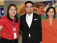  ??  ?? Davao restaurate­ur Mary Ann Montemayor with SM City Davao mall manager Lynette Angala-Lopez and assistant mall manager Nick Santos
