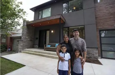  ?? ANDREW FRANCIS WALLACE/TORONTO STAR ?? NOW: Meera Malik, Dave Cassan and their children Andrew and Maya planned their home’s rebuild in a yearlong process.