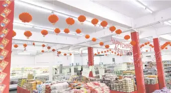  ?? ?? Unaco is now having its annual CNY sales at all 25 outlets across Kuching, Samarahan, Serian and Sri Aman.
