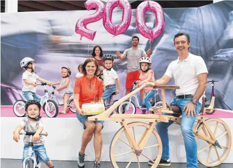  ?? FOTO: FELIX KÄSTLE ?? 200 Jahre Fahrrad: Die Messe feiert mit. Besonderes Highlight für den Radnachwuc­hs ist am Eurobike Festival- Day die Aktion „ 200 Kids für 200 Jahre Fahrrad“, bei der es tolle Preise zu gewinnen gibt.