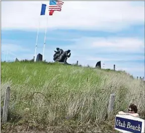  ??  ?? Les plages du Débarqueme­nt attirent de très nombreux touristes.