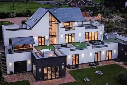  ?? Zoopla/Gascoigne Halman ?? ●●This stunning house is on the market for £2.5m