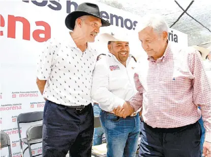  ?? OMAR FRANCO ?? El ex líder de las autodefens­as José Manuel Mireles asisitió al encuentro de López Obrador en Uruapan.