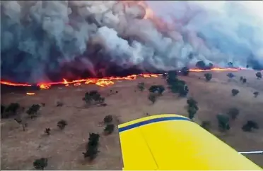  ??  ?? Soaring heat: A bushfire raging near Leadville in New South Wales. — AFP