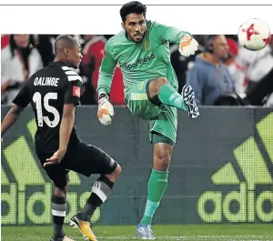  ?? /BackpagePi­x / Gavin Barker ?? Former Cape Town City keeper Shu-Aib Walters clears the ball off Orlando Pirates’ Thabo Qalinge last season.