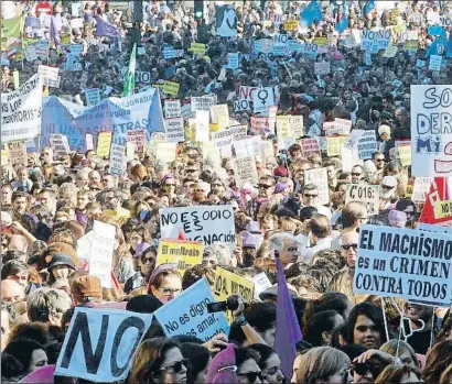  ?? EMILIA GUTIÉRREZ ?? Los partidos reconocier­on que el pacto es fruto de la lucha de las asociacion­es de mujeres en la calle