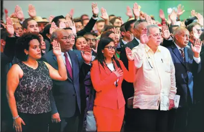  ?? XINHUA ?? Constituen­t Assembly members are sworn in at a ceremony in Caracas, Venezuela.