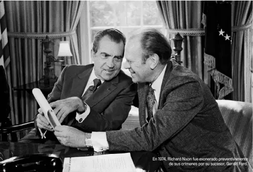  ??  ?? En 1974, Richard Nixon fue exonerado preventiva­mente
de sus crímenes por su sucesor, Gerald Ford.