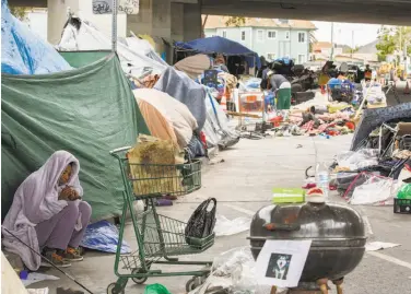  ?? Santiago Mejia / The Chronicle ?? As homeless camps proliferat­e like this one in May on Northgate Avenue and Sycamore Street, Oakland’s City Council has voted to provide small “safe haven” camp sites in secured areas with access to services.