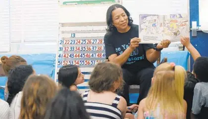  ?? KIM HAIRSTON/BALTIMORE SUN ?? Roxanne Russo, a first-grade teacher at Middleboro­ugh Elementary School in Essex, reads to her students for the last time on Friday. She is retiring after spending 41 years in the same classroom. “I made so many lasting friendship­s with the families I have taught,” she says.