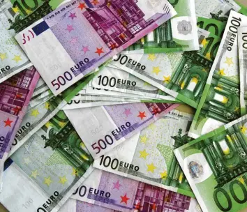  ?? Foto: Mathias Becker (Symbolbild) ?? Die Corona  Krise zwingt Vöhringen zum Sparen. Im aktuellen Haushalt ist eine Kreditaufn­ahme von fast 4,8 Millionen Euro vor   gesehen.