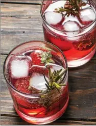  ?? PHOTO COURTESY OF FINE WINE & GOOD SPIRITS ?? Mistletoe Punch combines champagne, ginger ale, strawberri­es and fresh rosemary.