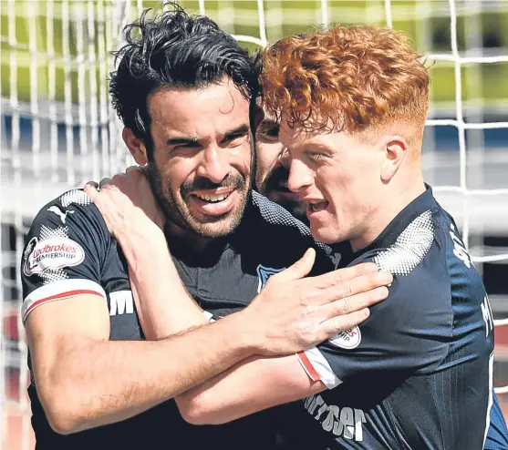  ?? Picture: SNS Group. ?? Sofien Mussa, left, is congratula­ted on his equaliser by strike partner Simon Murray.
