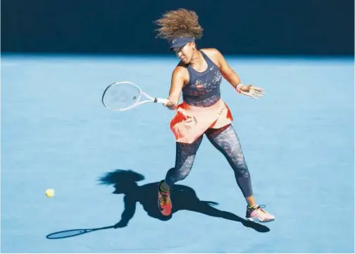  ?? Associated Press ?? ↑
Naomi Osaka hits a return shot to Serena Williams during their Australian Open semi-final match in Melbourne on Thursday.