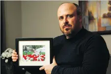  ?? PATRICK DOYLE ?? Donald Marengère poses with a photo of his late wife Cynthia Thibaudeau who died at age 39 after falling ill with the flu.