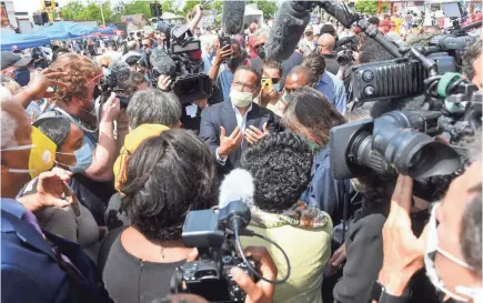  ?? DAVE SCHWARZ/USA TODAY NETWORK ?? Minnesota Attorney General Keith Ellison speaks to people at a memorial to George Floyd at the Cup Foods store at the intersecti­on of East 38th Street and Chicago Avenue on Thursday in Minneapoli­s.