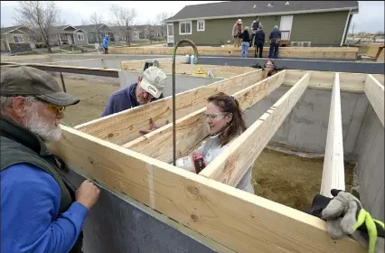  ?? PHOTOS BY JENNY SPARKS
Loveland Reporter-herald ?? Cindi Hammond, executive director for Loveland Habitat for Humanity, right, works with volunteers Bob Colestock, left, and John Engel, center, to build a house on the 700 block of Valency Drive in Loveland on Tuesday. Hammond was part of a group of women working Tuesday to kick off the Loveland Habitat for Humanity Women Build month.