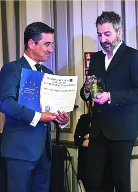  ?? ?? José Cepero en el momento de recibir el premio