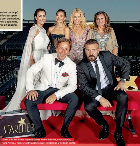  ??  ?? Valeria junto a su marido, Alejandro Gravier, Antonio Banderas, Paloma Cuevas,
Carla Pereyra, y Valeria y Sandra García-Sanjuán, presidenta de la fundación Starlite.