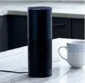  ??  ?? Echo, commandé par la voix grâce au système d’intelligen­ce artificiel­le Alexa.