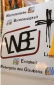  ??  ?? Das Logo mit den Anfangsbuc­hstaben der Pfarreien wurde beim Gottesdien­st vorgestell­t.